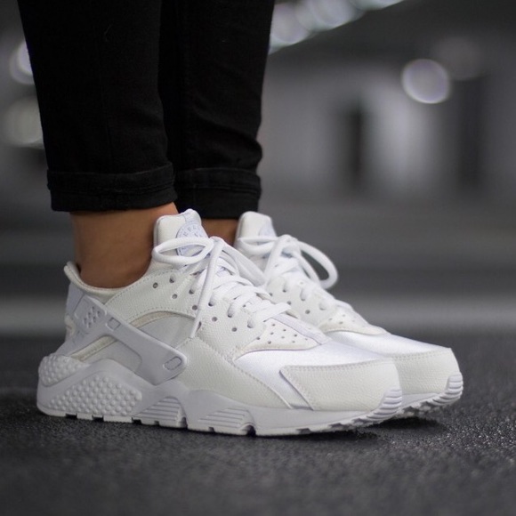 nike air huarache run triple white